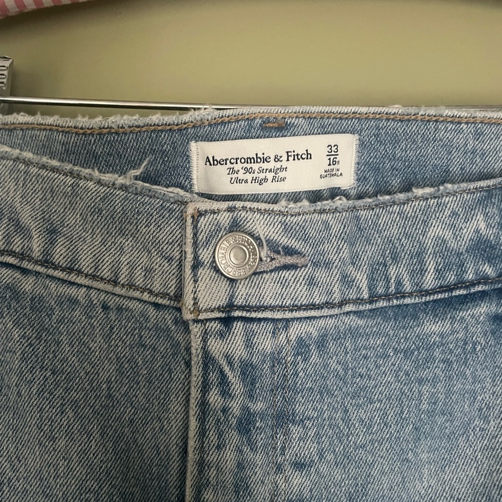 NWT Abercrombie & Fitch Light Wash The 90’s Straight Jeans Sz 16R - Picture 3 of 6